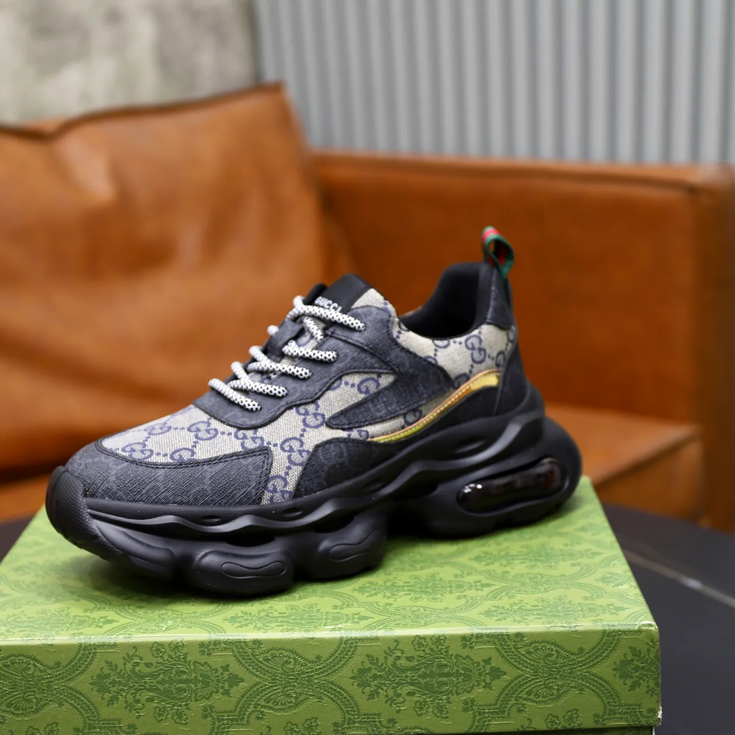 Ex-factory price: 462💰🙅‍♂️🙅‍♂️🙅‍♂️ Brand: Gucci GUCCi Standard code: 38-44 (45 customized) Grade: Same as the official website Material: Original cowhide material spliced with brand cloth Comfortable and breathable lining Lightweight and wear-resistant sports outsole Style category: Men's fashion casual shoes Running sports shoes Distinguished luxury brand elements Top luxury color: actual picture color